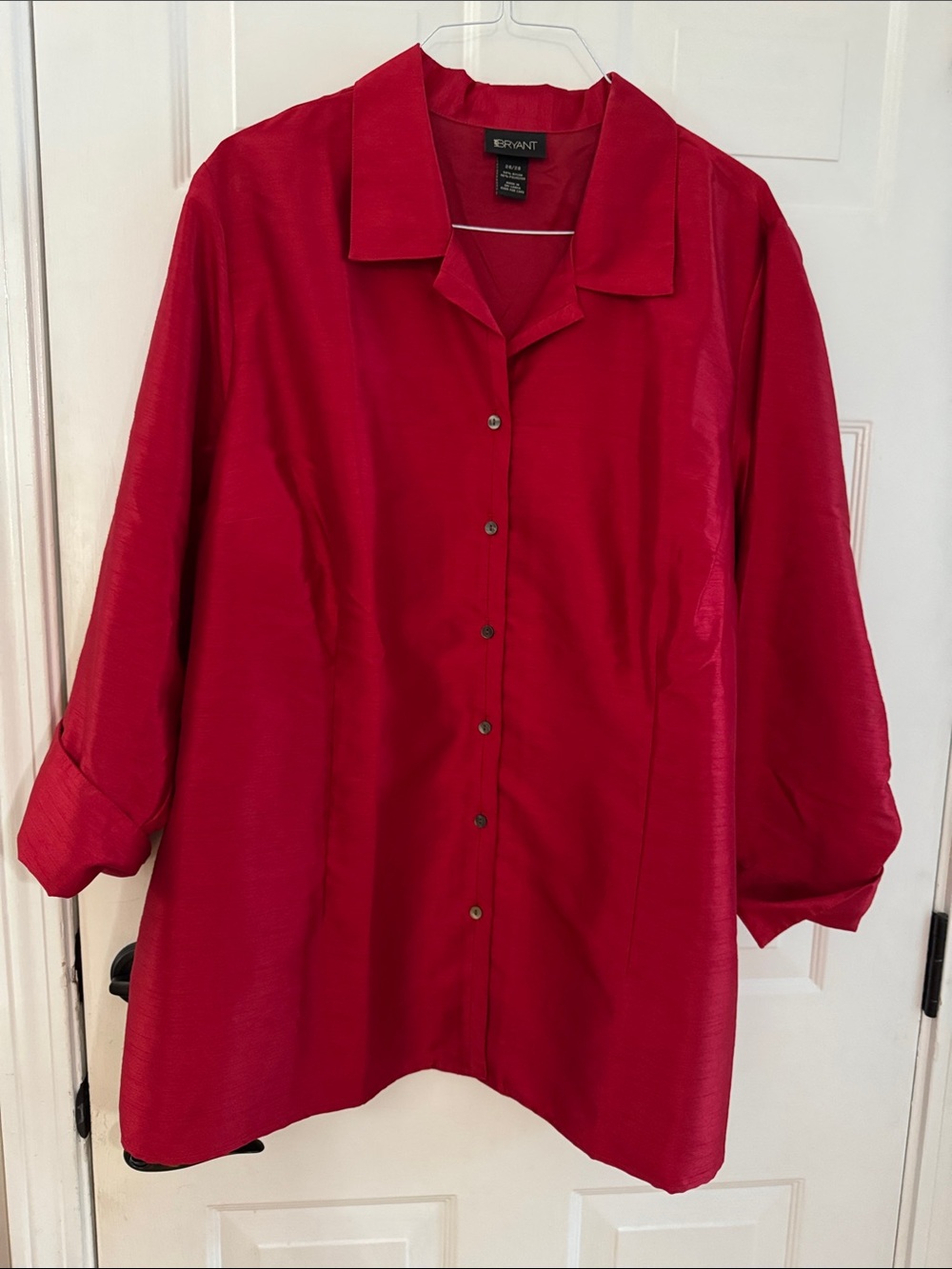 Lane Bryant Red button front blouse. Sz 26/28. Split Cuff sleeves.